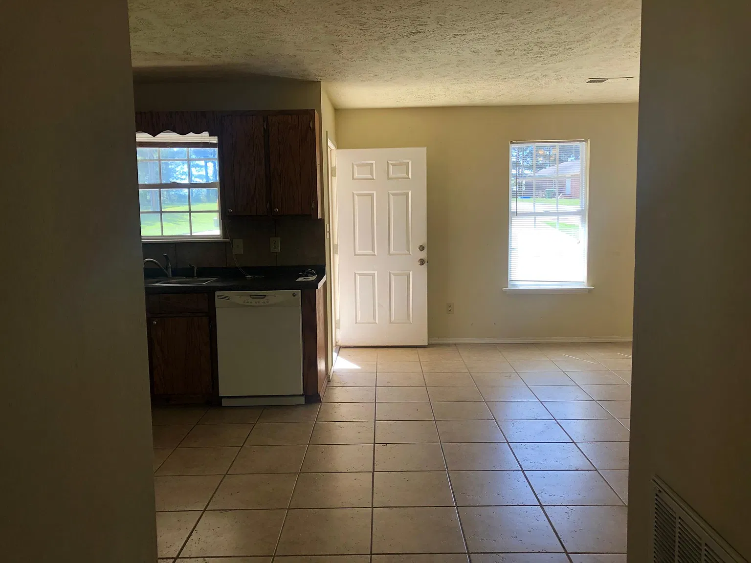 186 Caleb Dr — Photo 4