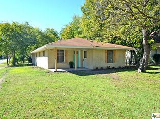401 Annie St, Taylor, TX 76574