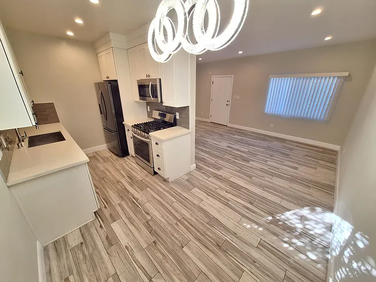 13611 Vanowen St #15 — Photo 12