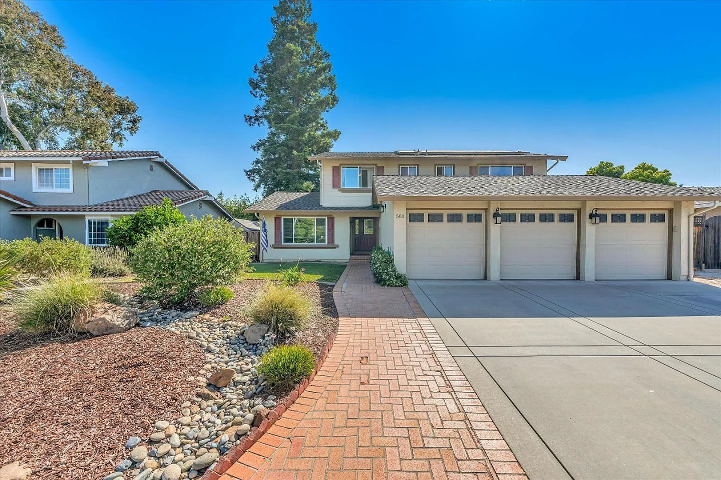560 Encino Dr photo 1