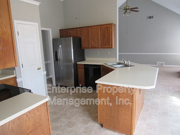 7037 Meadowlands Pl — Photo 18
