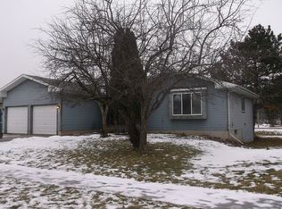 1113 S Chimney Hill Dr, Dewitt, MI 48820