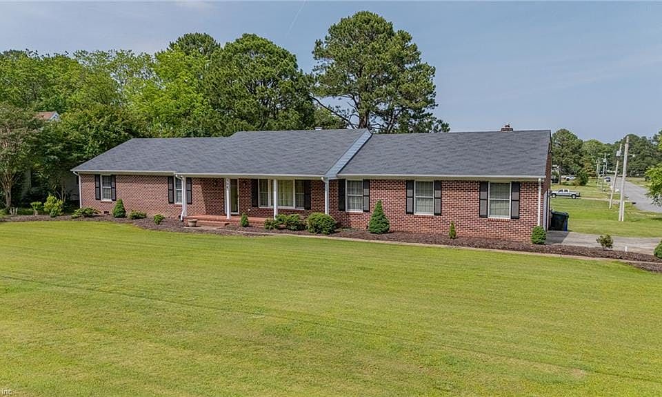 1st image of 136 Crescent Dr