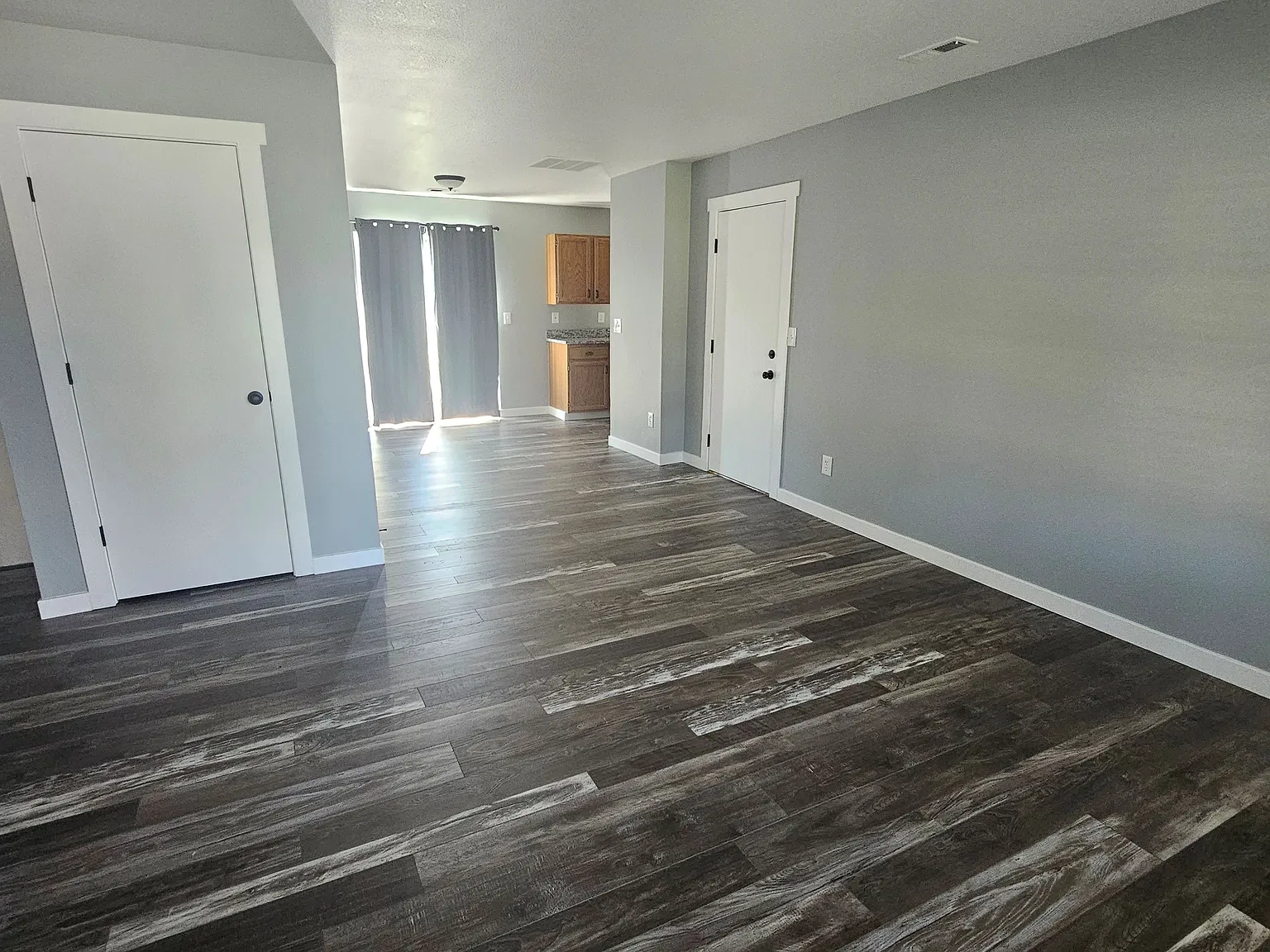 2 bed, 849 sqft, $1,695 — Photo 2