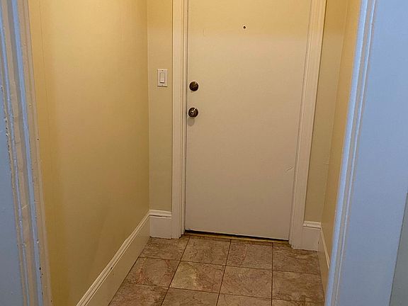 2nd image of 2900 Franklin St APT 3