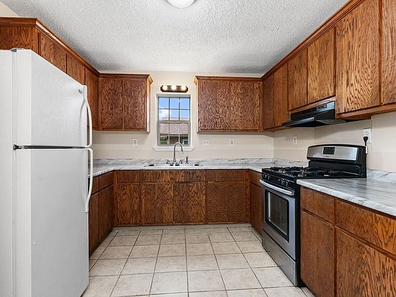 3rd image of 1006 Lynn St