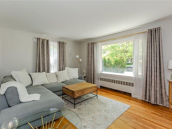 3rd image of 111 Isabella Ave