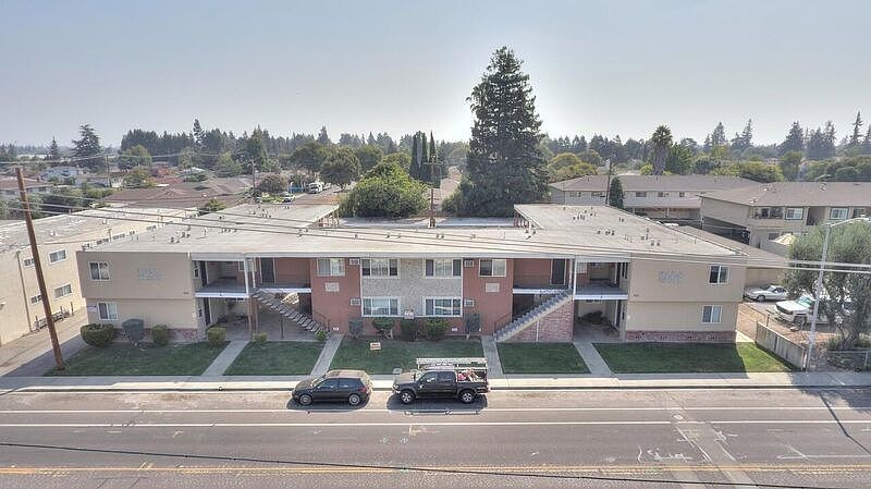 1st image of 925 Pomeroy Ave APT 8
