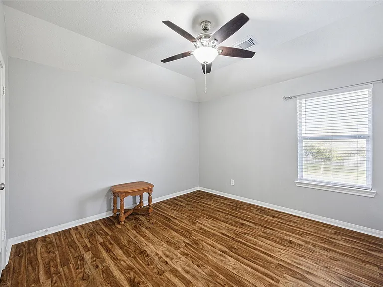 4318 Chestnut Grv — Photo 11