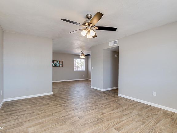 5th image of 1021 W Yale Dr