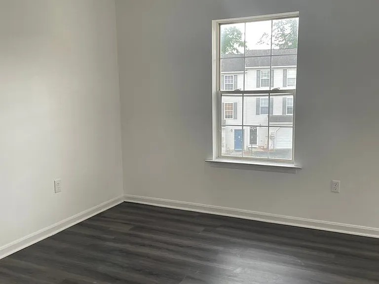 53 Mall Rd — Photo 2