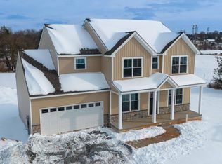 3847 Country Dr, Dover, PA 17315