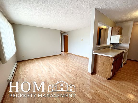 4th image of 121 W Lind St #11374740