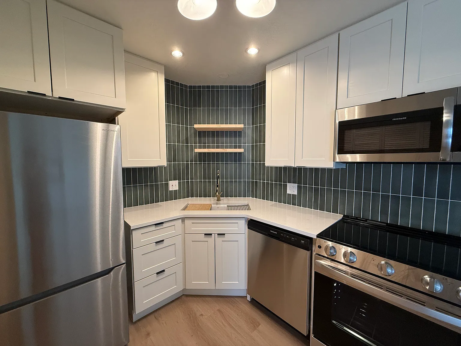 3 bed, 1284 sqft, $2,400 — Photo 1