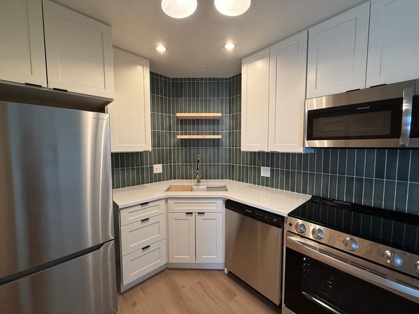 2412 1/2 Hidden Valley Dr APT 2