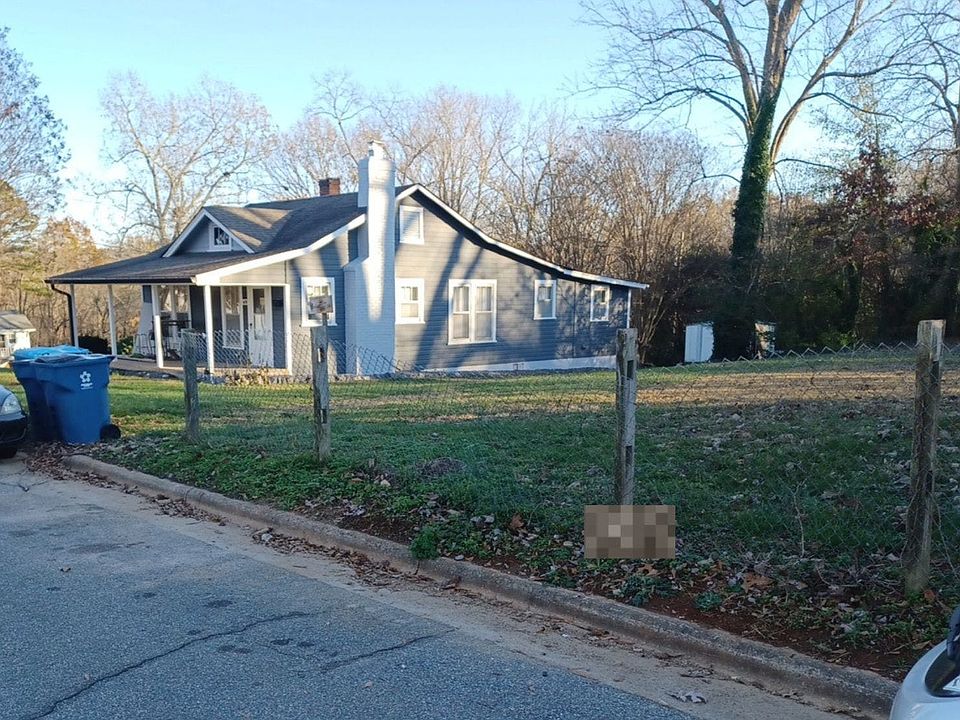 1st image of 405 Garrou Ave SE