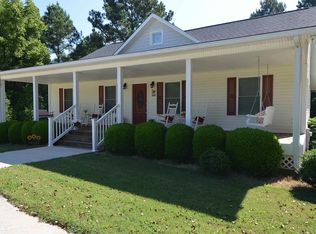 132 Freeman Dr, Hartwell, GA 30643