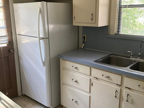 3rd image of 2211 Palmer Dr