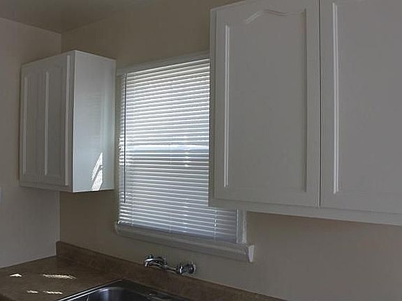 3rd image of 515 W 75th St