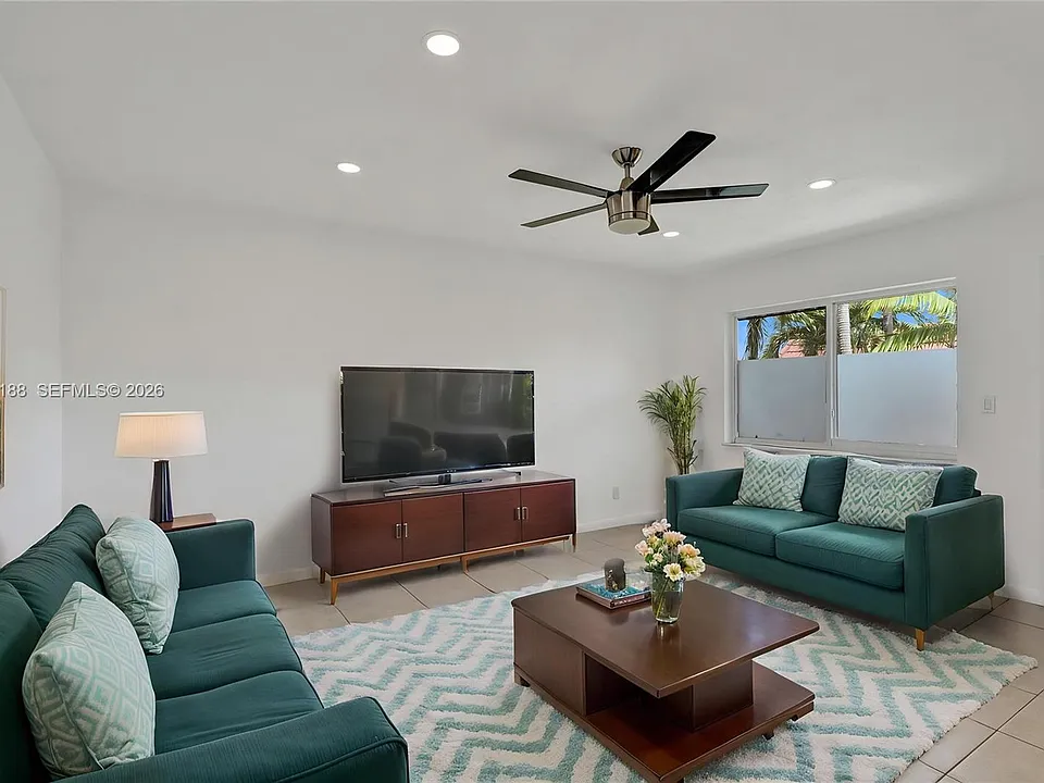 3050 NE 5th Ter #13
