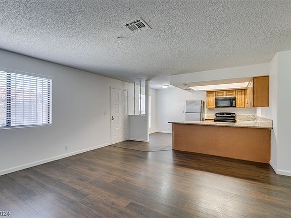 4th image of 4300 N Lamont St APT 224