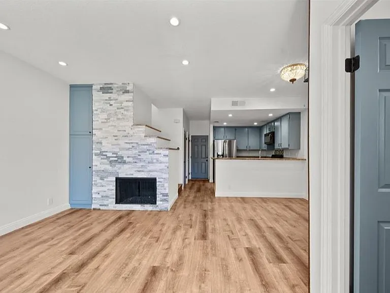 25725 Perlman Pl #127 — Photo 5