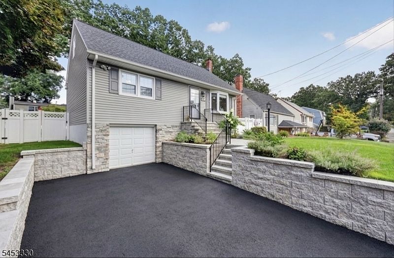 1st image of 66 Redwood Ave