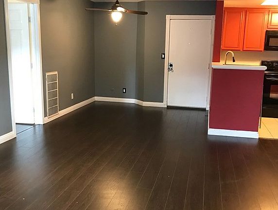 2nd image of 22100 Burbank Blvd Unit 346