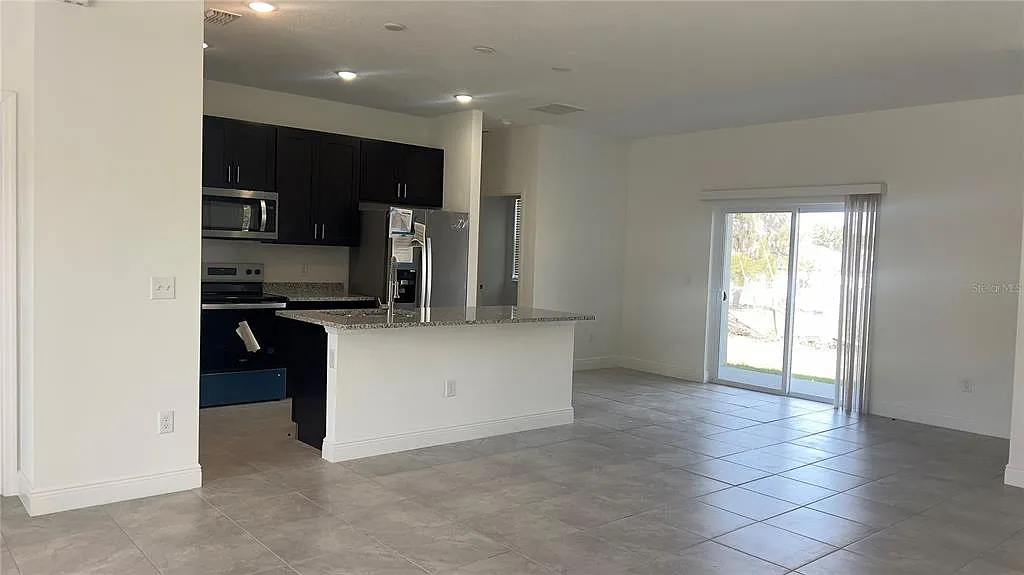 3 bed, 2.0 bath, 1560 sqft, $1,850 — Photo 4