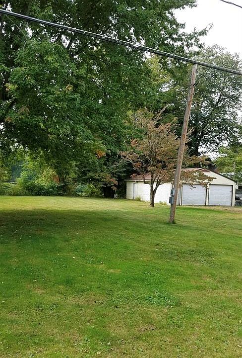 2nd image of 19 Kirkwood Gardens Dr