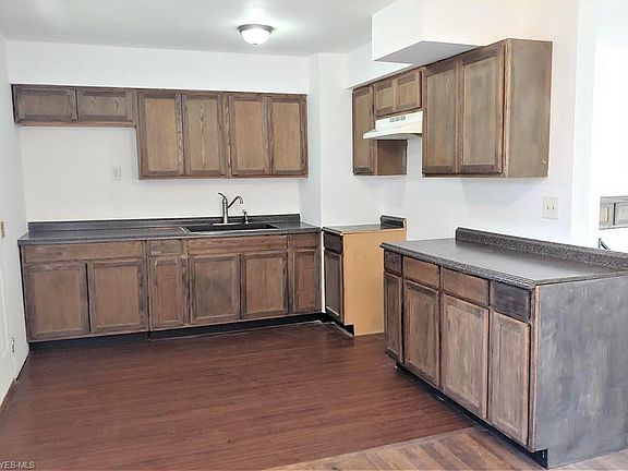 5th image of 200 N Park St