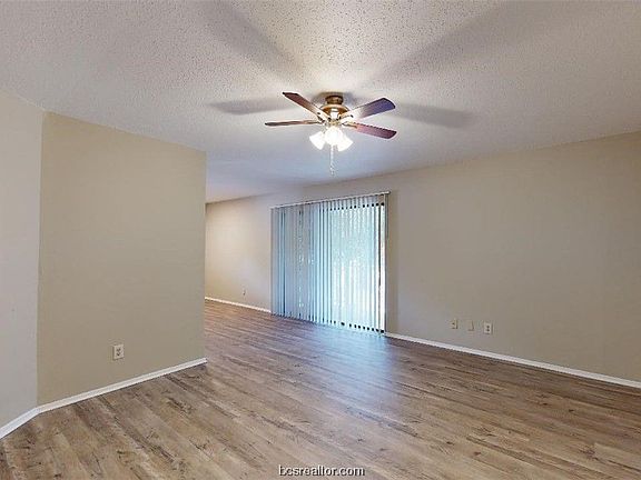 3rd image of 1016 Autumn Cir APT D