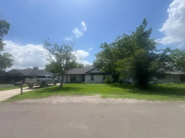 104 S 4th St, Celeste, TX 75423
