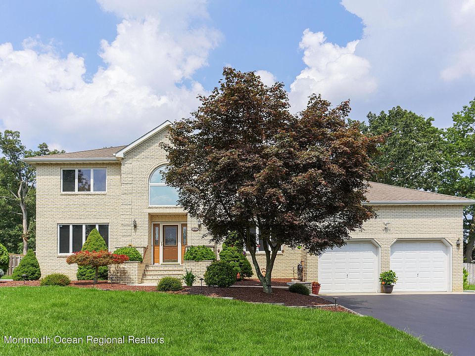 1st image of 944 Somerset Dr