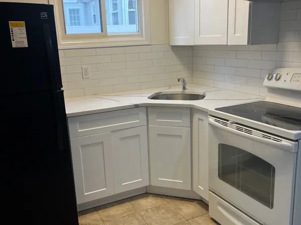 (undisclosed Address), Lindenhurst, NY 11757