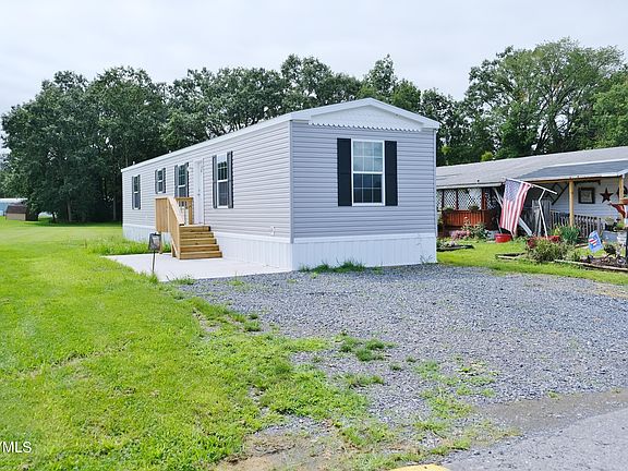 2nd image of 28 Blue Jay Dr