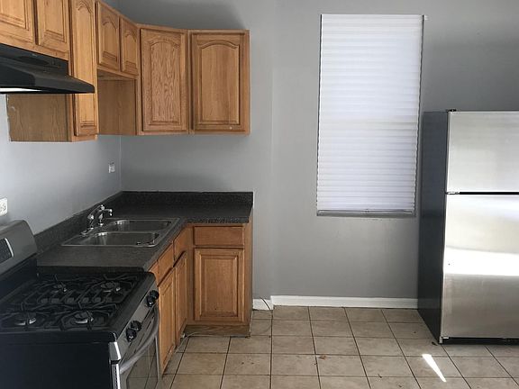 BIG KITCHEN WITH NEW APPLIANCES 