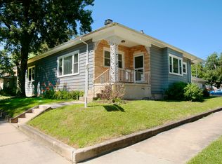 1056 Augusta Ave, Elgin, IL 60120