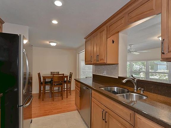 5th image of 205 Orange Dr