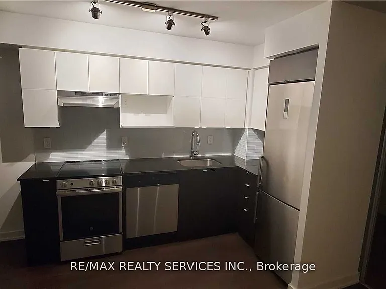 120 Varna Dr #906 — Photo 4