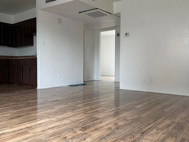 1046 W Polk St #A — Photo 11