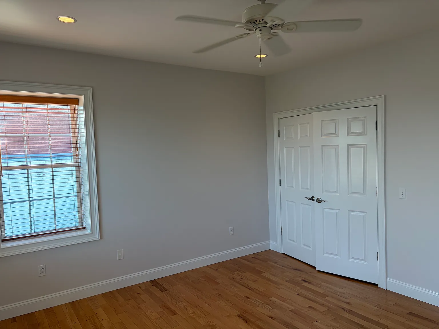 2 bed, 1200 sqft, $1,900 — Photo 2