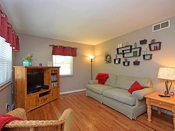 3rd image of 3088 Crestmoor Ln