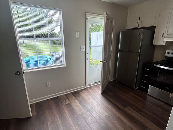 5th image of 725 Normandy St NE