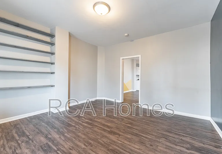 1011 E Legrande Ave #E — Photo 6
