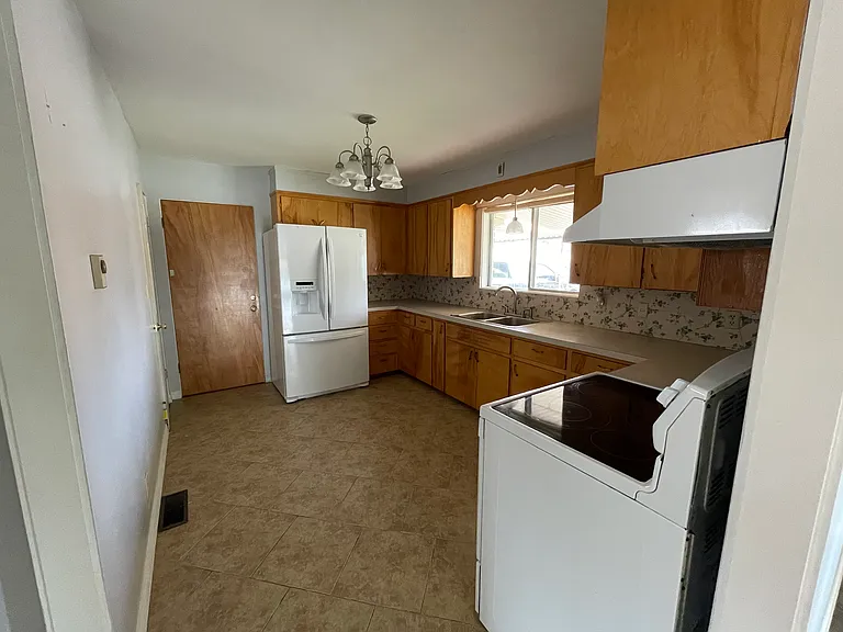 820 Oak St — Photo 6