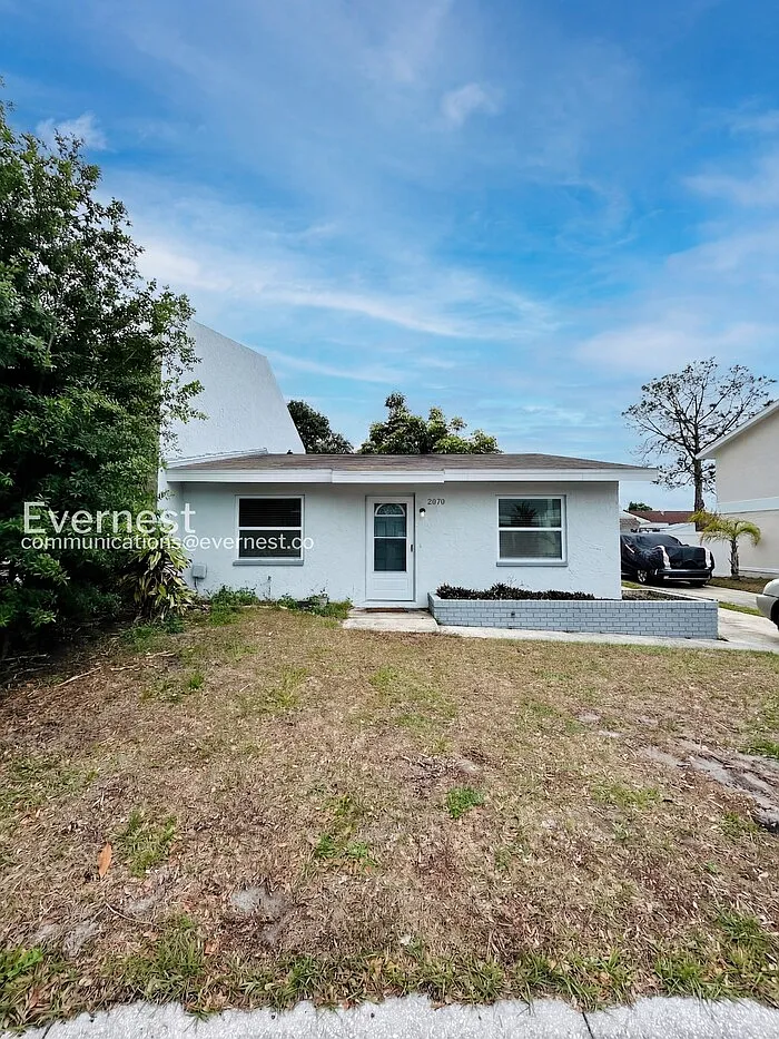 Building Photo - 2070 Loma Linda Way N