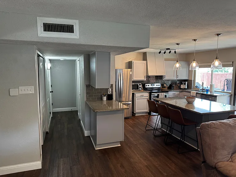 1029 Cross Bend Rd — Photo 4