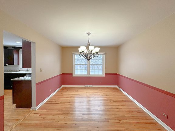 2nd image of 22W269 Glen Valley Dr