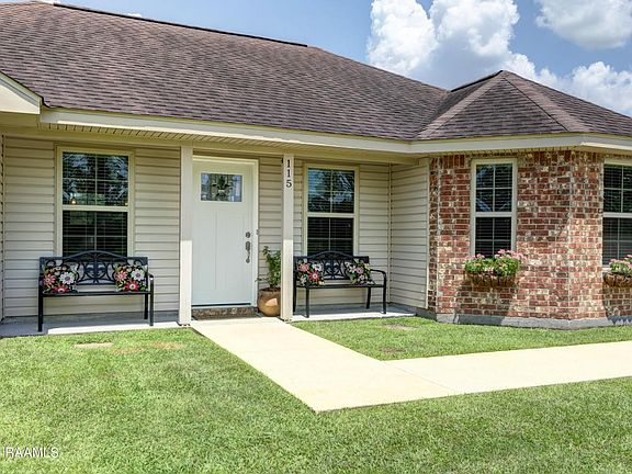3rd image of 115 Robins Nest Ln